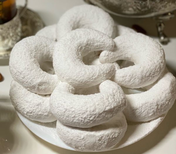 Cornes de gazelle – Pâtisserie orientale algérienne avec pâte d'amande parfumée à la fleur d'oranger