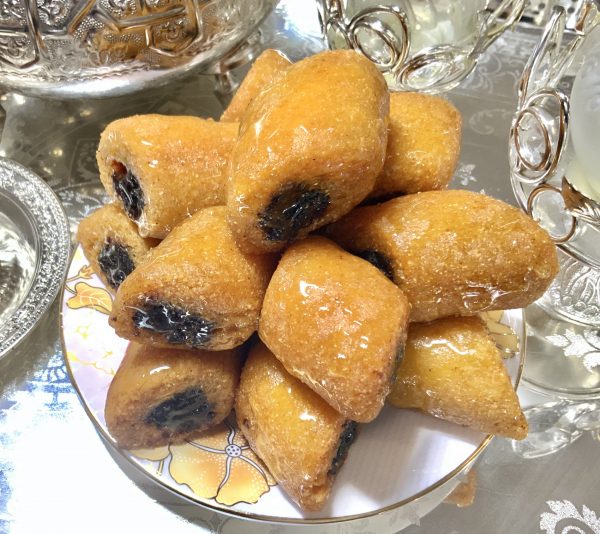 Makrout aux amandes : pâtisserie orientale algérienne fourrée aux amandes