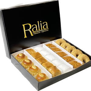 Coffret à offrir d’assortiment de pâtisseries orientales algériennes (corne de gazelle, baklawa, makrout el louz, makrout et dziriettes)