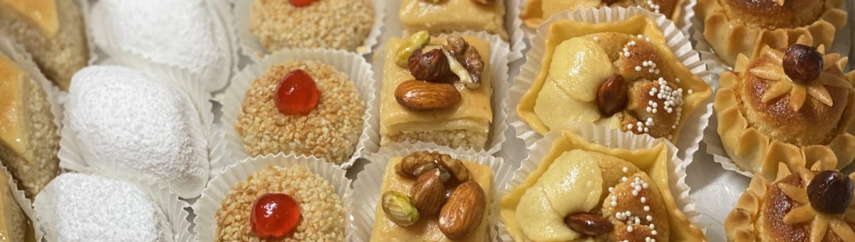 Assortiments Pâtisserie orientale Patisserie orientales : baklawa, corne de gazelle, makrout
